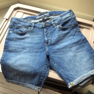 Universal Thread Bermuda Blue Jean shorts, size 14